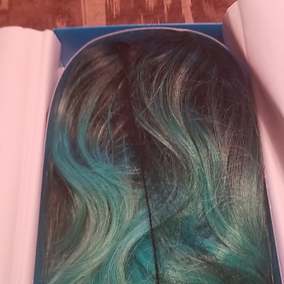 Lace front wig - Picture 3 of 3